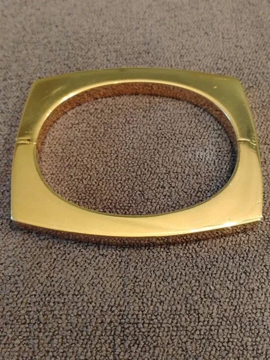 14k Yellow Gold rectangle bangle bracelet - Picture 6 of 6